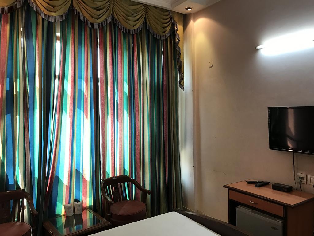 Hotel D R International Амбала Екстер'єр фото