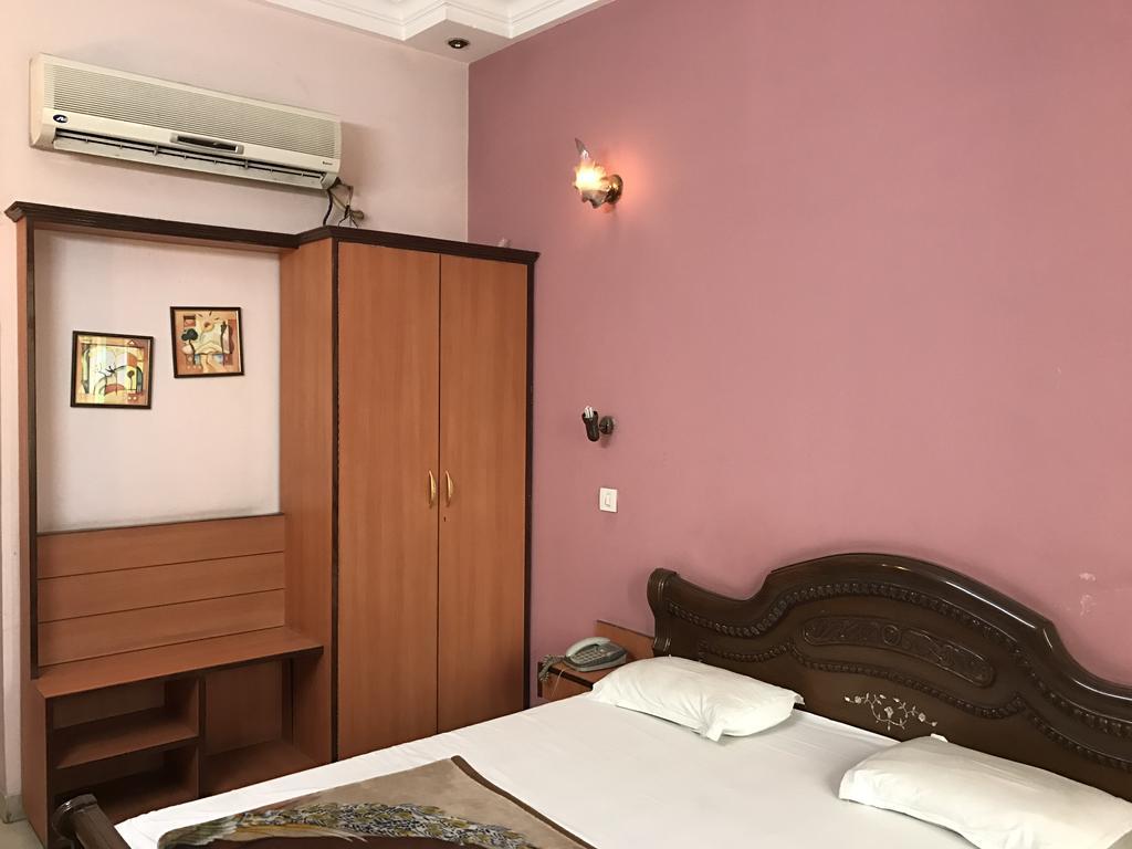 Hotel D R International Амбала Екстер'єр фото